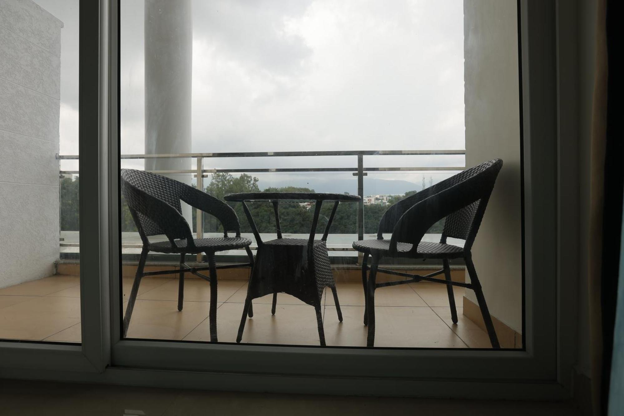 The Emerald Grand Dehradun Exteriör bild